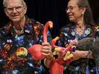 Pink Flamingo couple wear matching clothes for 35 years (photos)